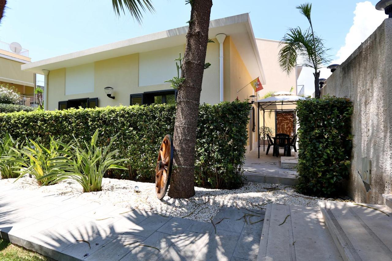 Re Sole La Dependance - Casa Vacanza M E R C U R I O Avola Exterior foto